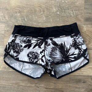 Lululemon Floral Black and White Women's Shorts size 6